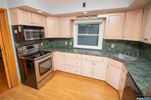 0-09 28th St, Fair Lawn, NJ 07410 - Photo 9