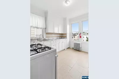 362 Myrtle Avenue 2nd Floor #2nd Floor, Irvington, NJ 07111 - Photo 3