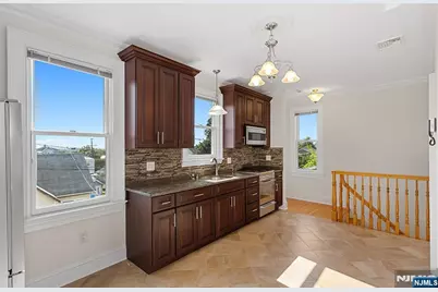 327 Lilac Lane 2 #2, Carlstadt, NJ 07072 - Photo 5