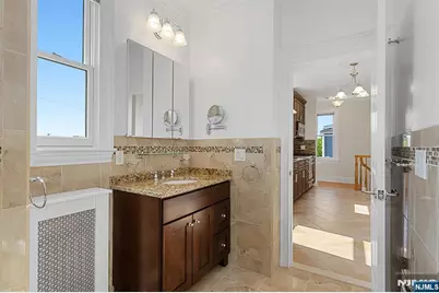 327 Lilac Lane 2 #2, Carlstadt, NJ 07072 - Photo 7