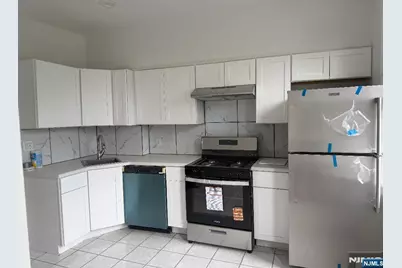 237 Day Avenue, Cliffside Park, NJ 07010 - Photo 3