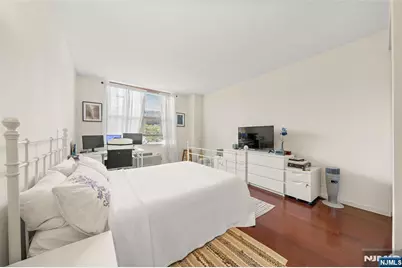 100 Grand Cove Way 5H #5H, Edgewater, NJ 07020 - Photo 9