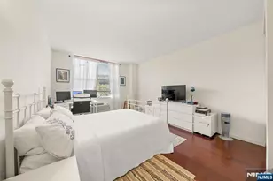 100 Grand Cove Way 5H, Edgewater, NJ 07020 - Photo 9
