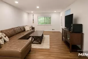 3112 Stowe Ln, Mahwah, NJ 07430 - Photo 3
