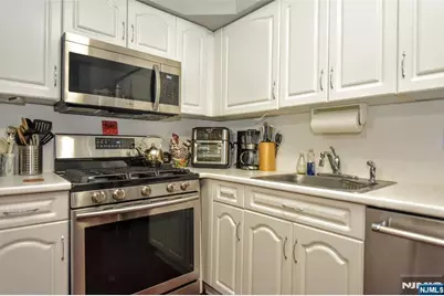 45 Royal Avenue 17 #17, Hawthorne, NJ 07506 - Photo 13