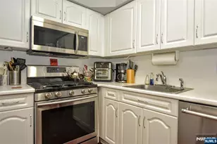 45 Royal Ave 17, Hawthorne, NJ 07506 - Photo 13
