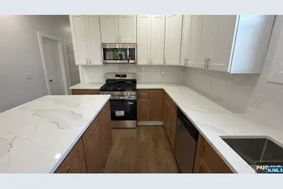 57 Montgomery 2 #2, Newark, NJ 07108 - Photo 3
