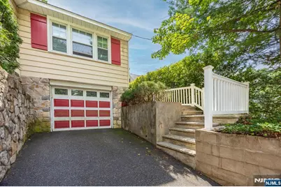 225 Jackson Avenue, Rutherford, NJ 07070 - Photo 3