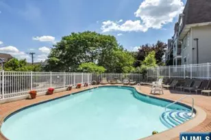 400 Crown Ct 571, Edgewater, NJ 07020 - Photo 9