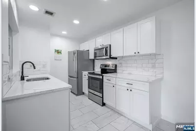 400 Crown Court 571 #571, Edgewater, NJ 07020 - Photo 3