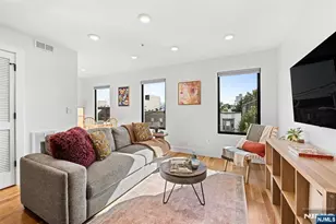 22 Lincoln Street 3, Jersey City, NJ 07307 - Photo 5
