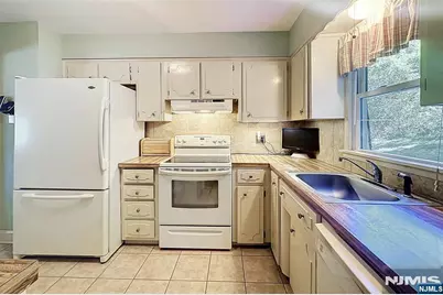 9 Barton Lane, Hopatcong, NJ 07843 - Photo 9