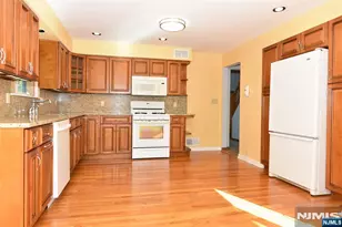 39-02 Jasper Rd, Fair Lawn, NJ 07410 - Photo 11