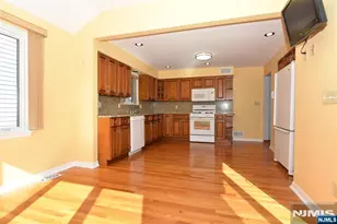 39-02 Jasper Rd, Fair Lawn, NJ 07410 - Photo 17