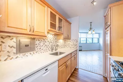 530 Valley 7Z #7Z, Montclair, NJ 07043 - Photo 5
