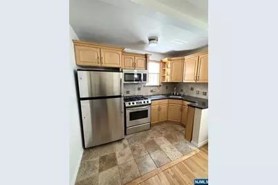 32B Elmwood Court B #B, Elmwood Park, NJ 07407 - Photo 3