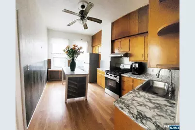 205 Seaview Avenue, Jersey City, NJ 07305 - Photo 5
