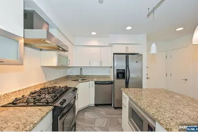 310 Cliff Lane C002D #C002D, Cliffside Park, NJ 07010 - Photo 5