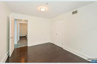 310 Cliff Lane C002D #C002D, Cliffside Park, NJ 07010 - Photo 3