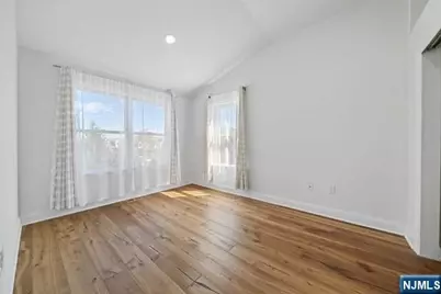 402 Kingston Court, West New York, NJ 07093 - Photo 23
