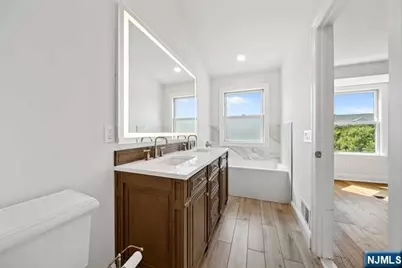 402 Kingston Court, West New York, NJ 07093 - Photo 21