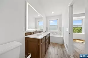 402 Kingston Ct, West New York, NJ 07093 - Photo 21