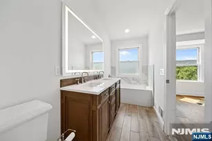 402 Kingston Ct, West New York, NJ 07093 - Photo 21