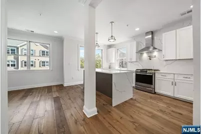 402 Kingston Court, West New York, NJ 07093 - Photo 7