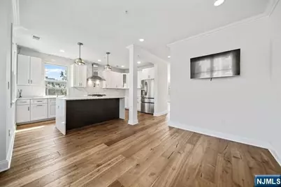 402 Kingston Court, West New York, NJ 07093 - Photo 9