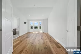 402 Kingston Ct, West New York, NJ 07093 - Photo 17