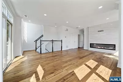 402 Kingston Court, West New York, NJ 07093 - Photo 5