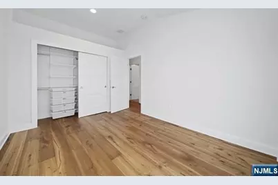 402 Kingston Court, West New York, NJ 07093 - Photo 25