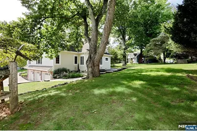 8 Le Roy Place, Park Ridge, NJ 07656 - Photo 5
