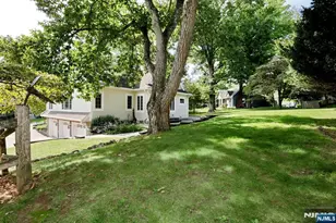 8 Le Roy Pl, Park Ridge, NJ 07656 - Photo 5