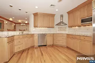 8 Le Roy Pl, Park Ridge, NJ 07656 - Photo 13