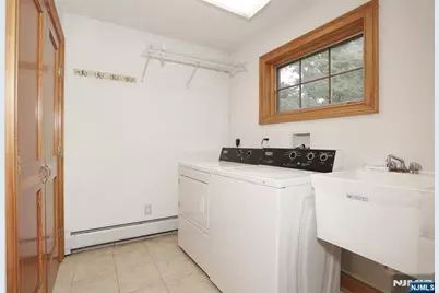 8 Le Roy Place, Park Ridge, NJ 07656 - Photo 21