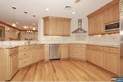 8 Le Roy Place, Park Ridge, NJ 07656 - Photo 13