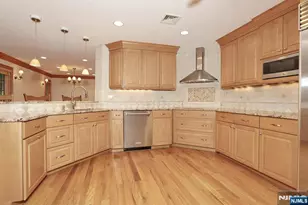 8 Le Roy Pl, Park Ridge, NJ 07656 - Photo 13