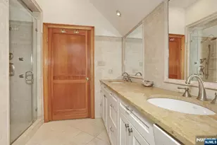 8 Le Roy Pl, Park Ridge, NJ 07656 - Photo 31