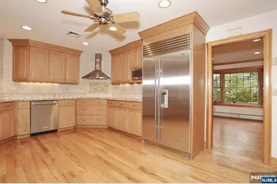 8 Le Roy Place, Park Ridge, NJ 07656 - Photo 15