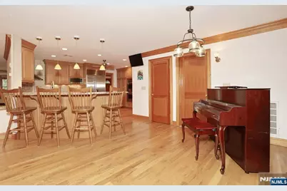 8 Le Roy Place, Park Ridge, NJ 07656 - Photo 17