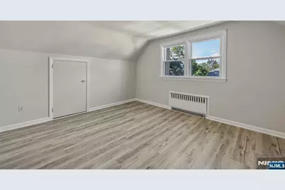 122 Westview Avenue, Paramus, NJ 07652 - Photo 7
