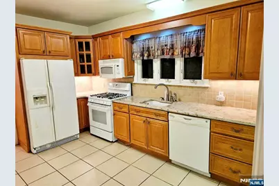 653 New York Avenue, Lyndhurst Township, NJ 07071 - Photo 19