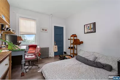 298 Carmita Avenue 2nd Floor #2nd floor, Rutherford, NJ 07070 - Photo 15