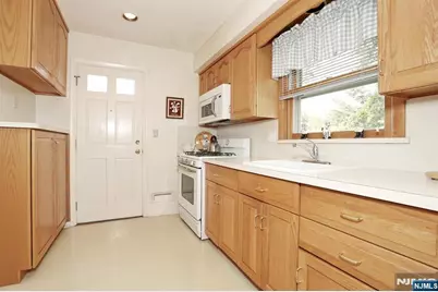 429 Polly Ann Terrace, Paramus, NJ 07652 - Photo 13