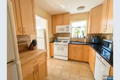 18B Lakeview Avenue, Leonia, NJ 07605 - Photo 7