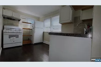 109 Lee Avenue 2nd Floor #2nd floor, Haledon, NJ 07508 - Photo 5
