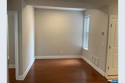 375 Undercliff Avenue 5 #5, Edgewater, NJ 07020 - Photo 3
