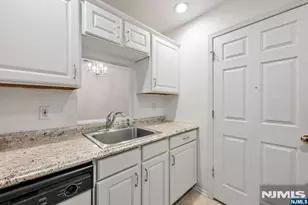 1140 Stafford St, Mahwah, NJ 07430 - Photo 7