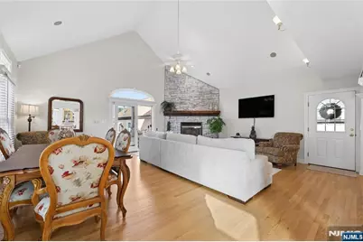 599 Oak Avenue, Saddle Brook Township, NJ 07663 - Photo 15